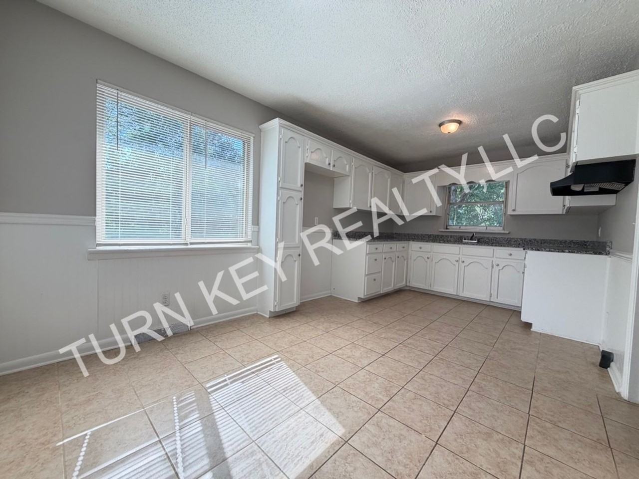 320 Park Rd - Photo 7 of 21