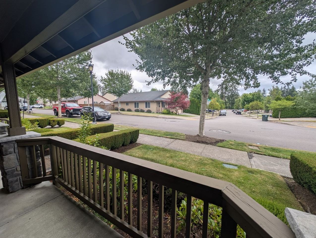 7302 Hayworth Ave Ne - Photo 2 of 36