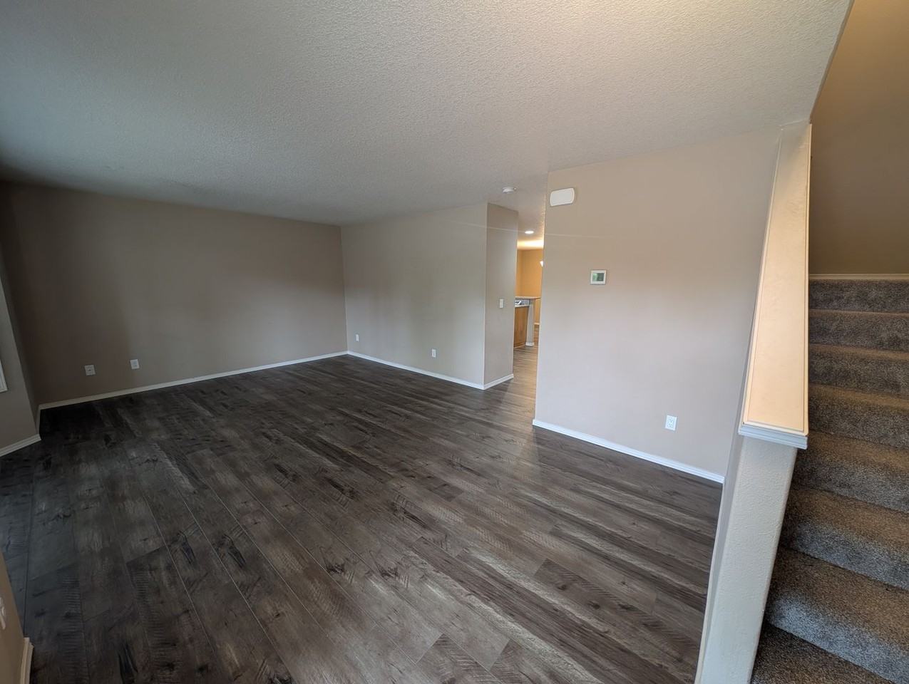 7302 Hayworth Ave Ne - Photo 3 of 36