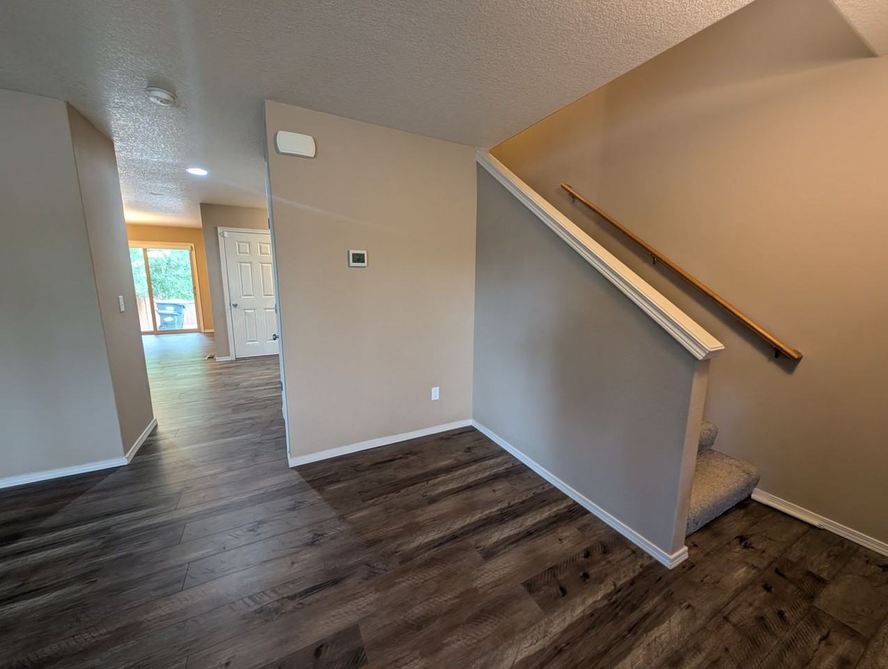 7302 Hayworth Ave Ne - Photo 6 of 36