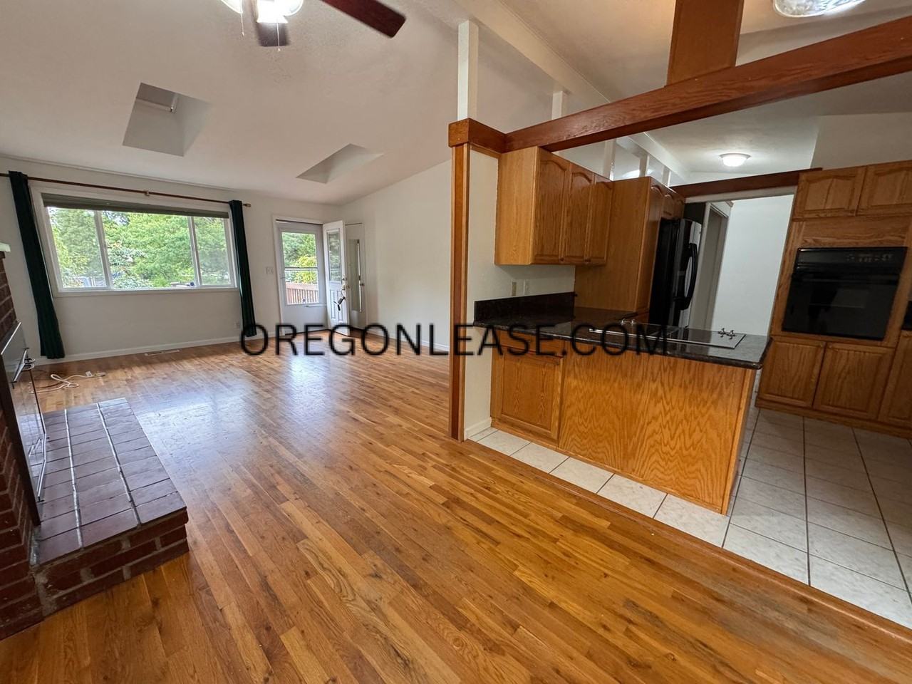3315 University St - Photo 4 of 17