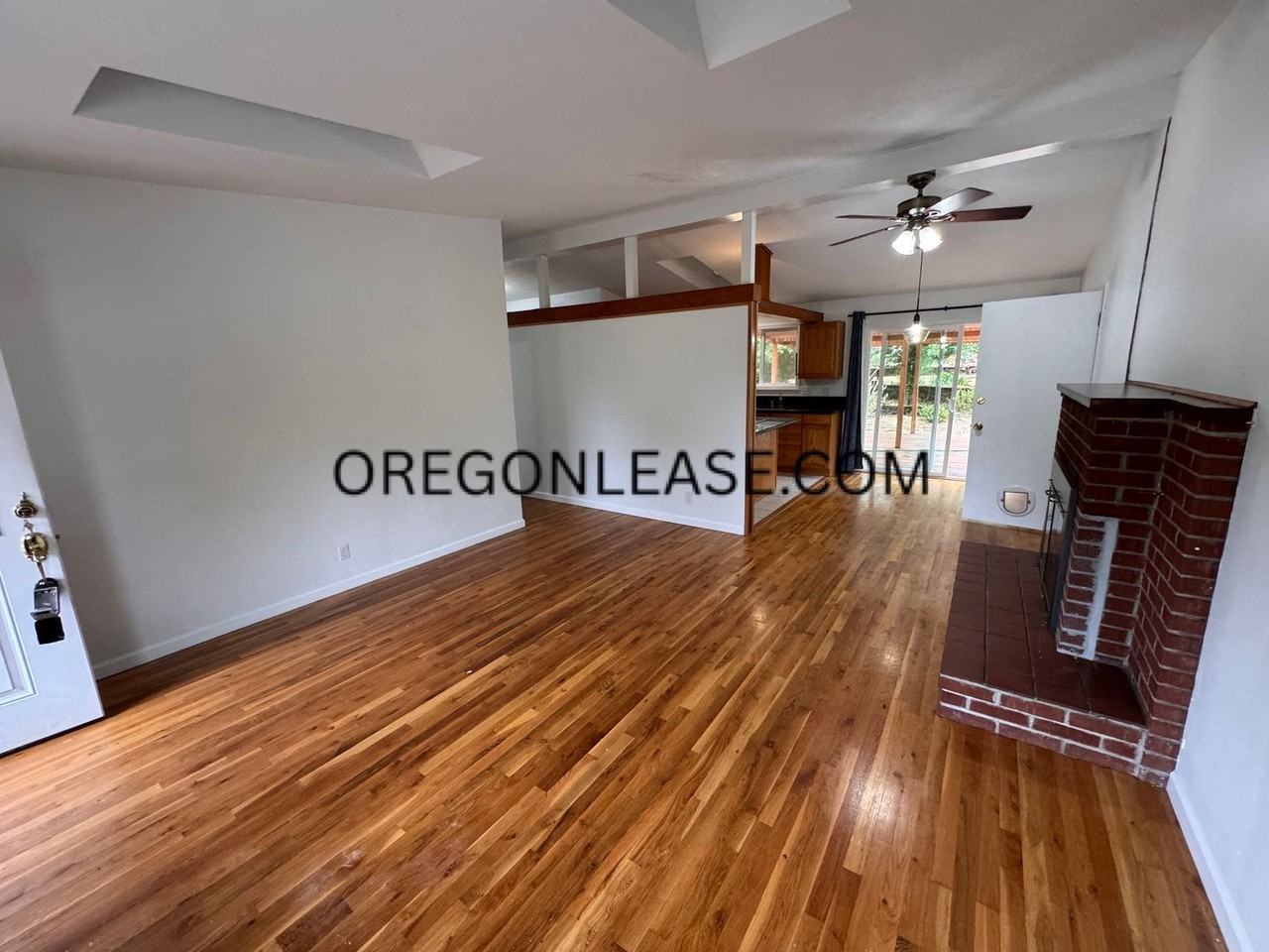 3315 University St - Photo 5 of 17