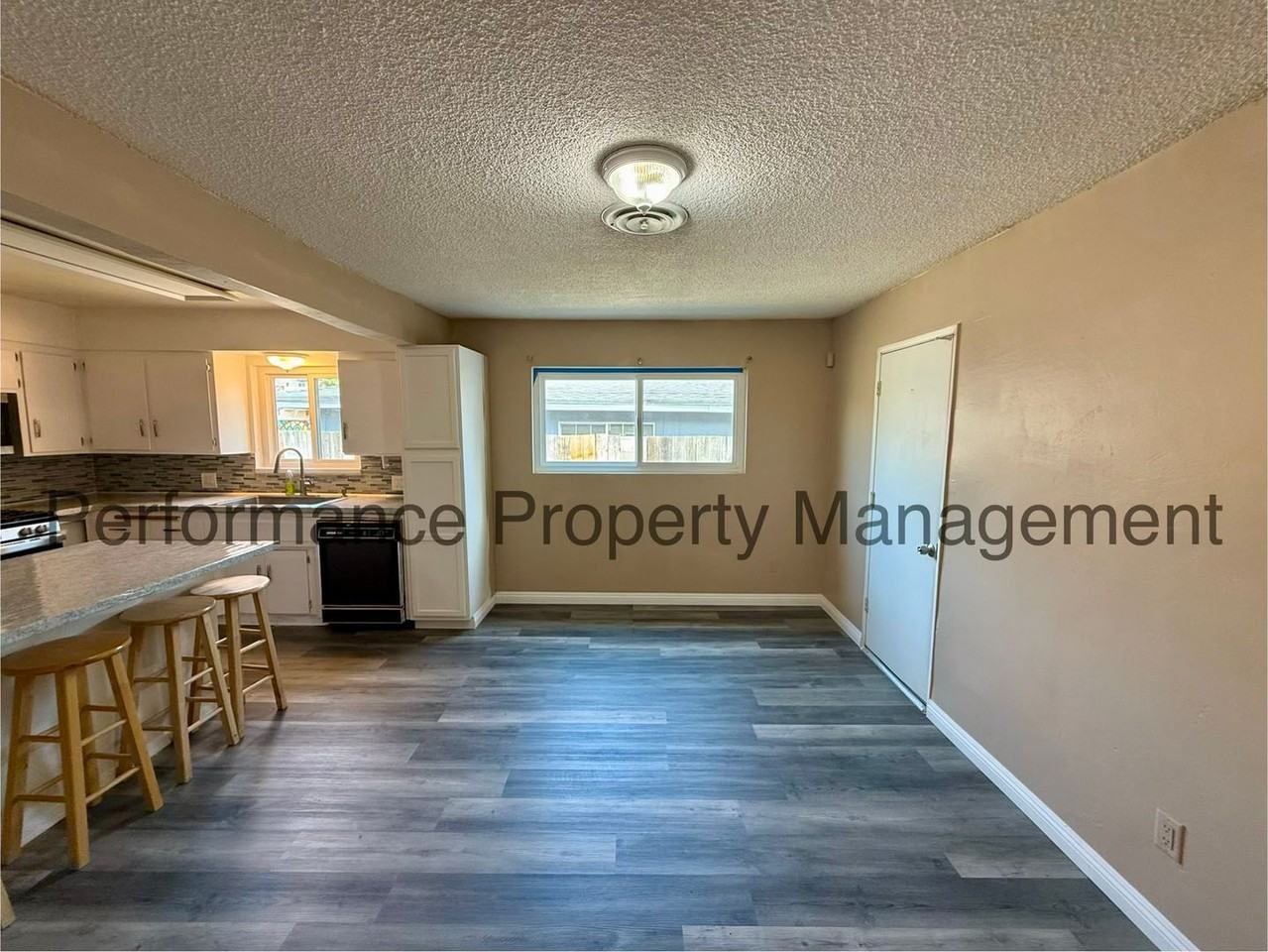 5424 Le Conte Ave - Photo 4 of 19