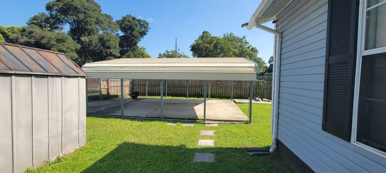 2301 W Mallory St - Photo 2 of 20