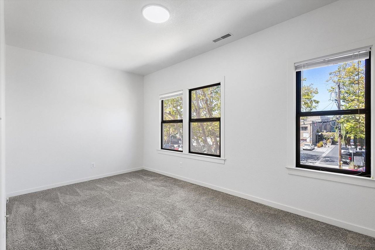 1336 1/2 Park Ave - Photo 6 of 22