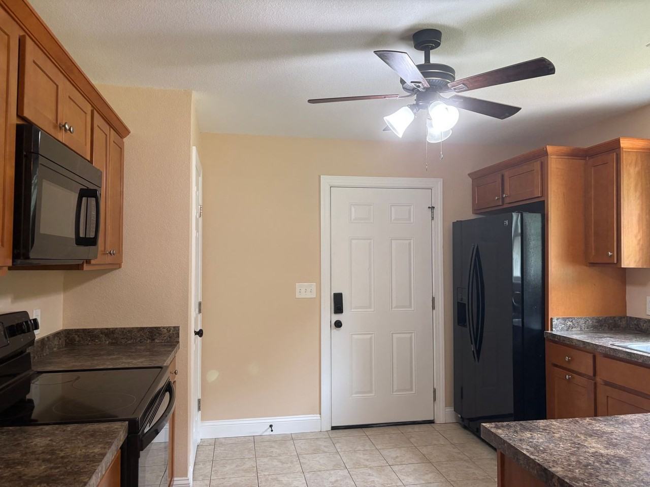 124 Deerfield Ln - Photo 3 of 42