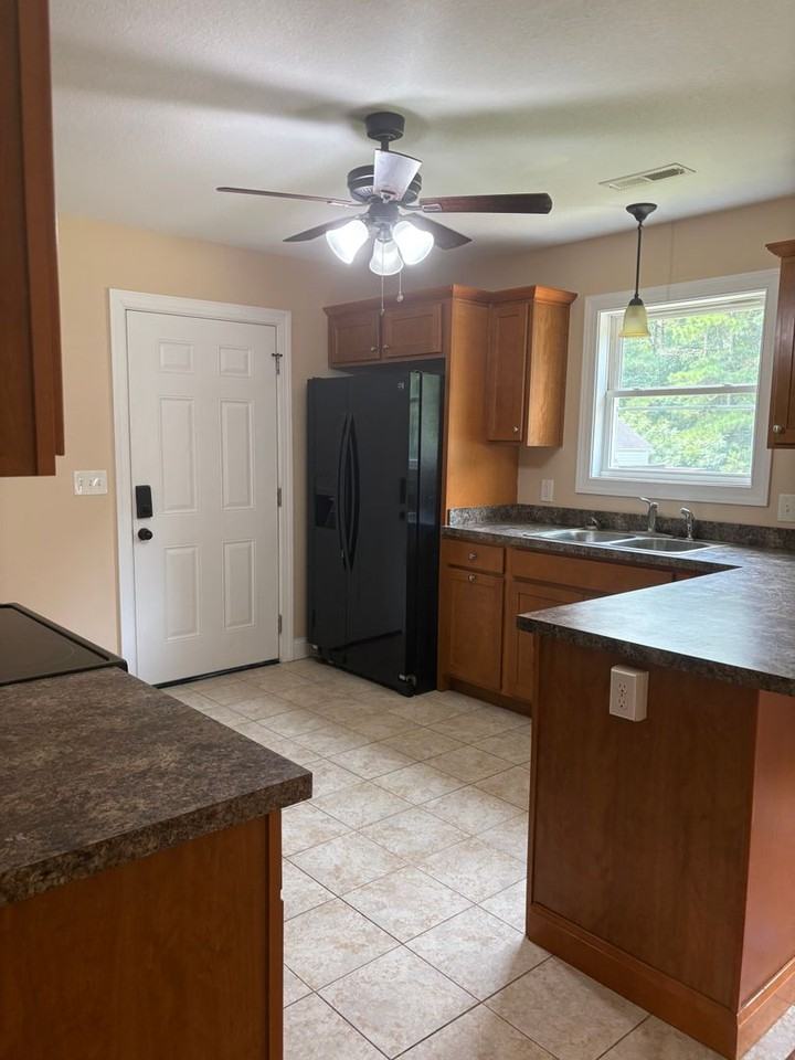 124 Deerfield Ln - Photo 4 of 42