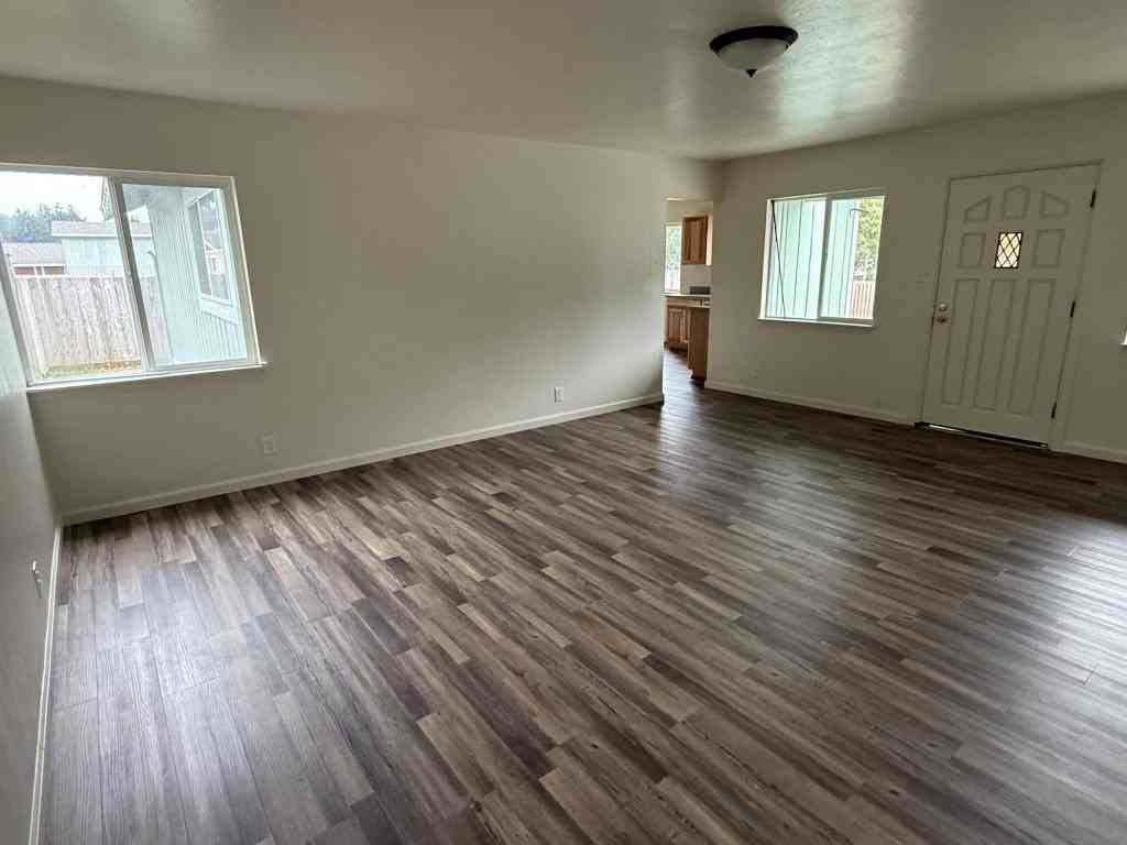 160 River St - Photo 4 of 13