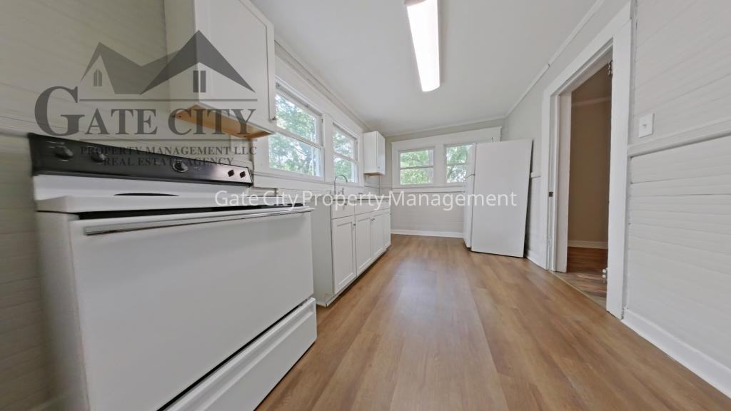 303 W 6th Ave Apt D - Photo 2 of 9