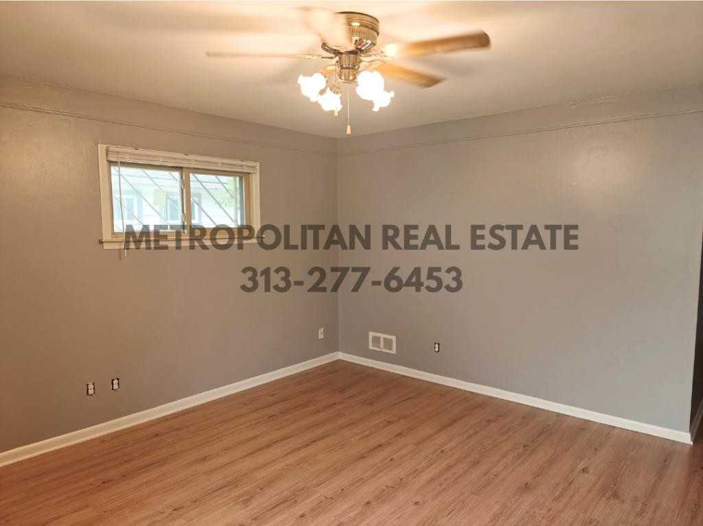 26680 Penn St - Photo 3 of 18