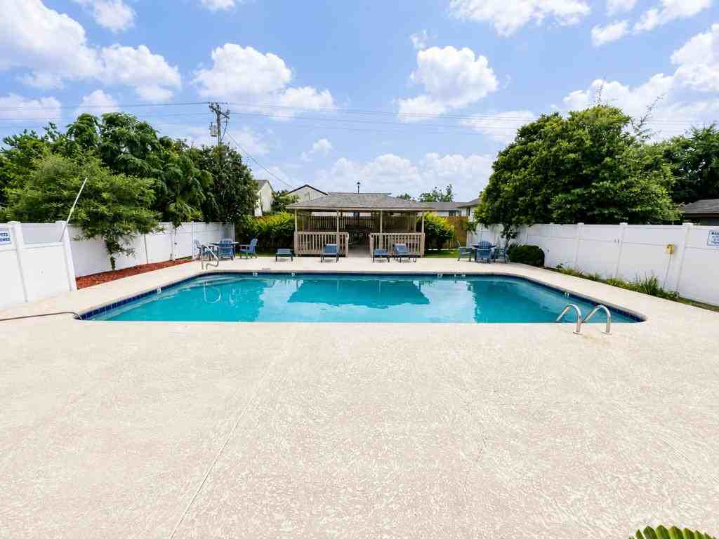 526 Heritage Pl - Photo 2 of 12