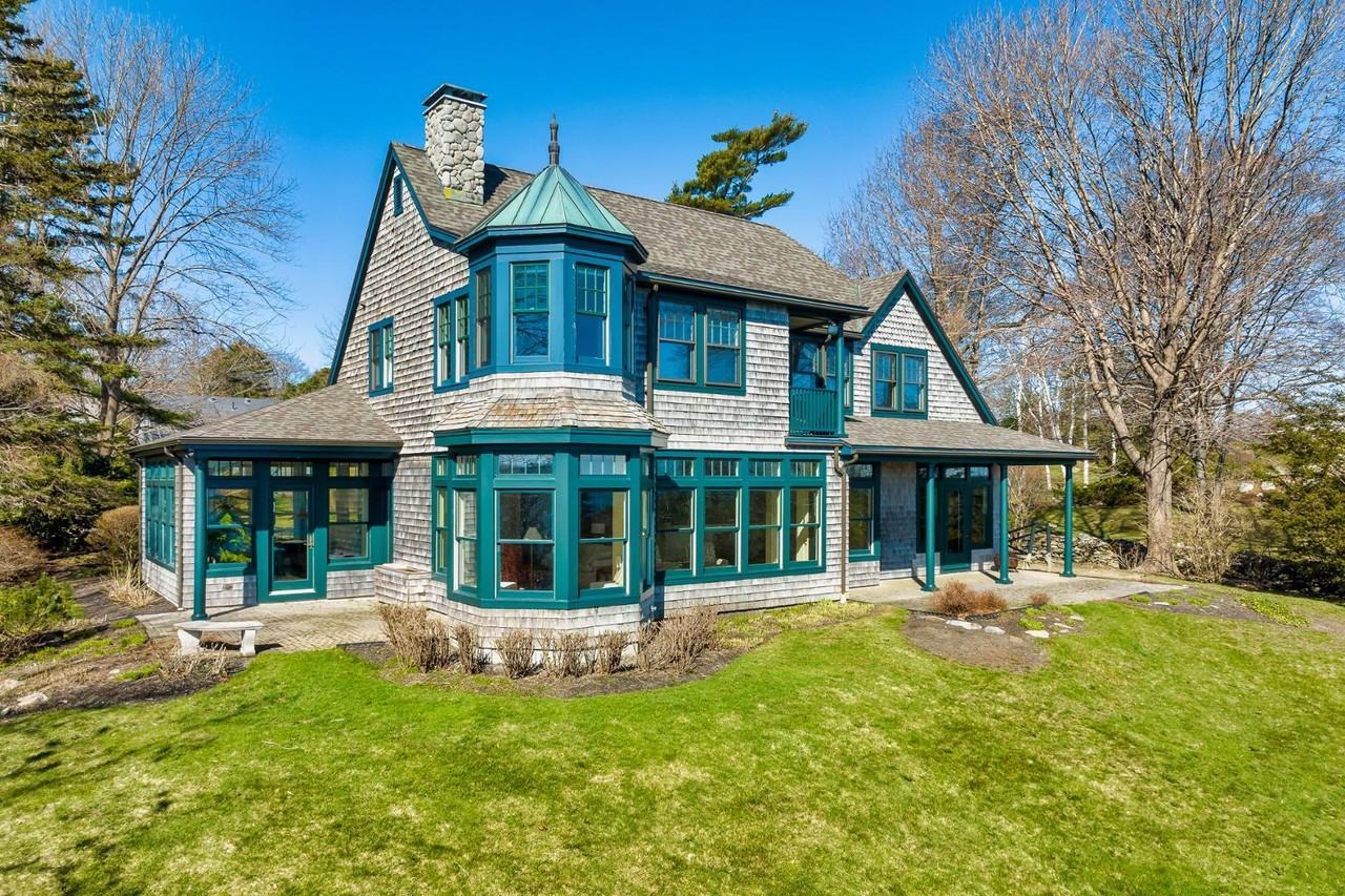 876 Shore Rd - Photo 3 of 42