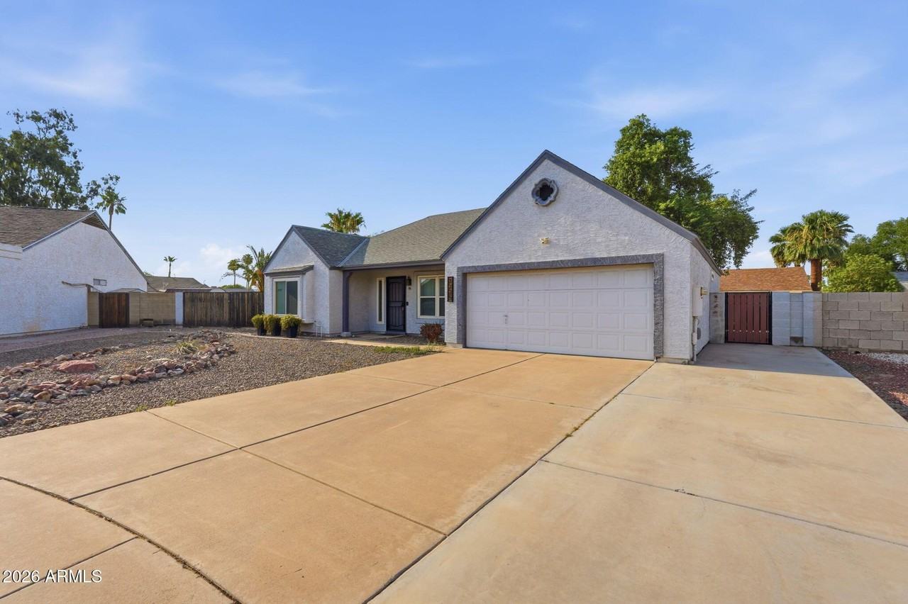1735 E Stephens Dr - Photo 4 of 40
