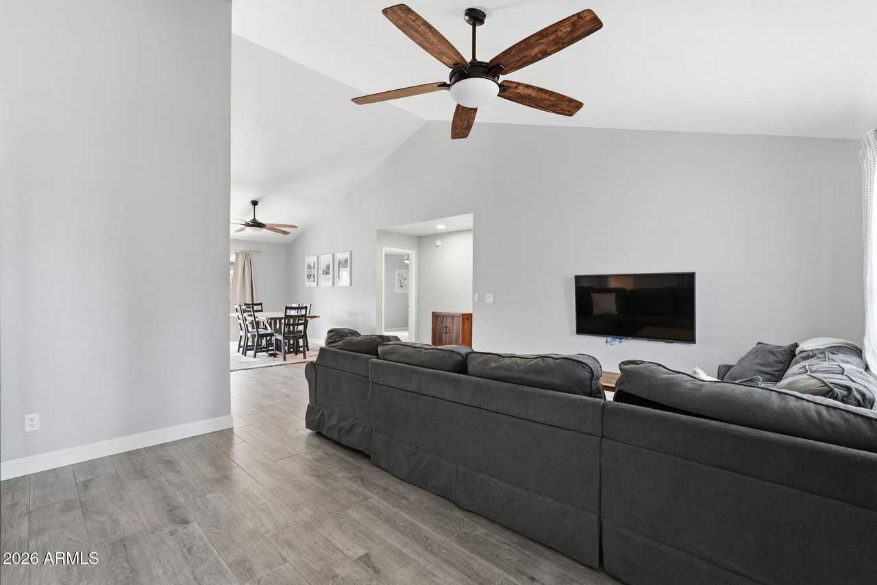 1735 E Stephens Dr - Photo 6 of 40