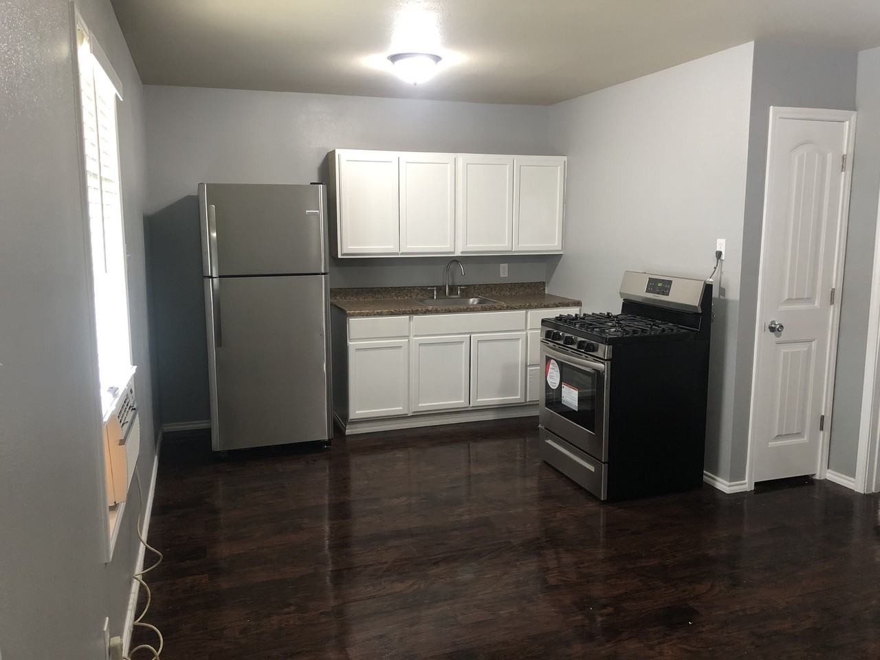 Mulford St #1606B - Photo 7 of 11