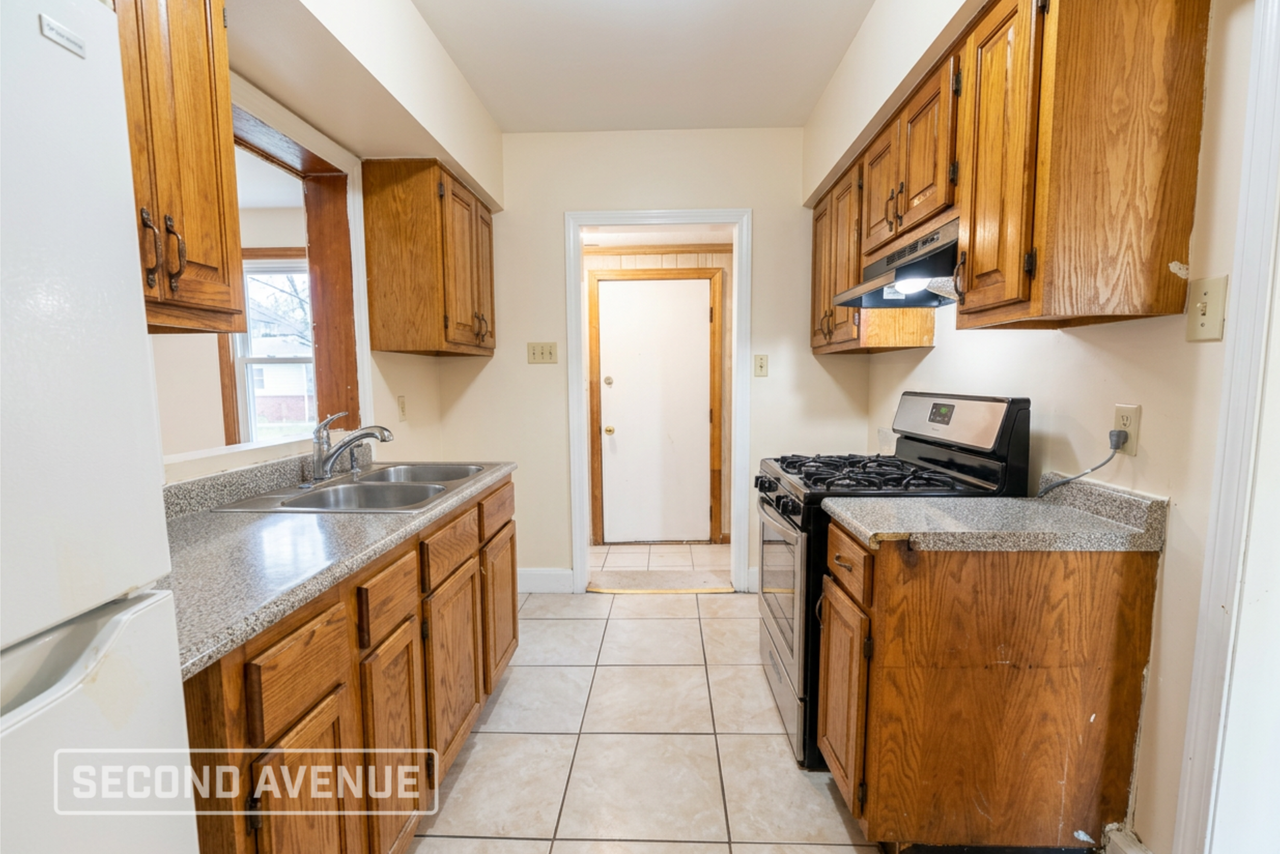 1195 Woodbury St - Photo 4 of 15