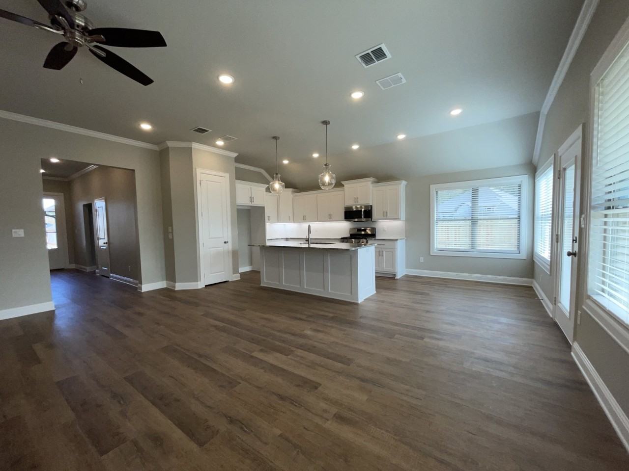 10008 Dayspring Dr - Photo 2 of 11
