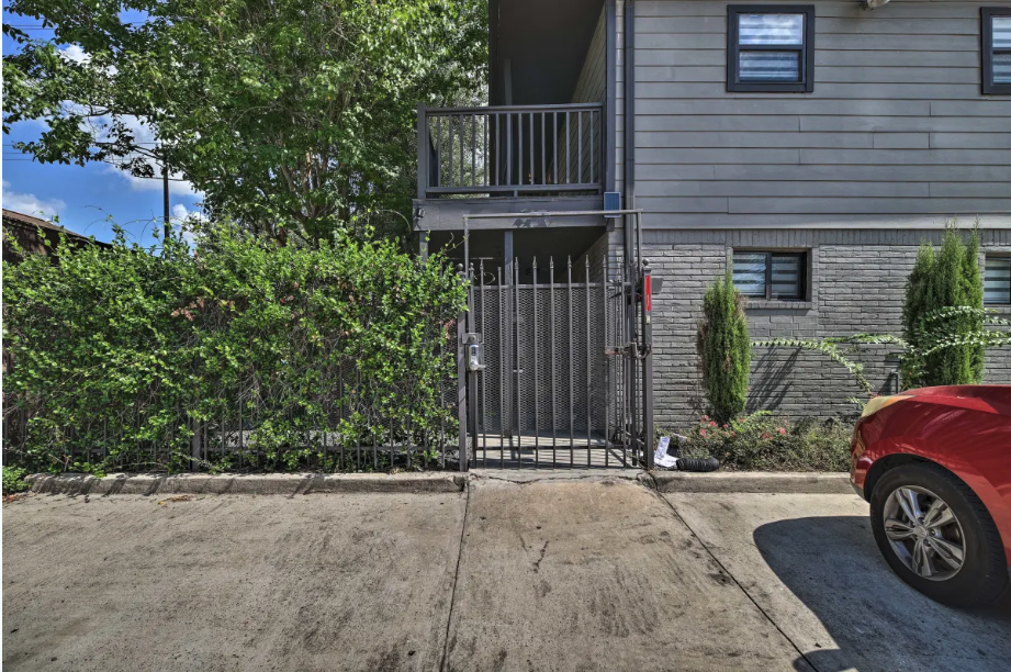 2211 Blodgett St #2 - Photo 2 of 15