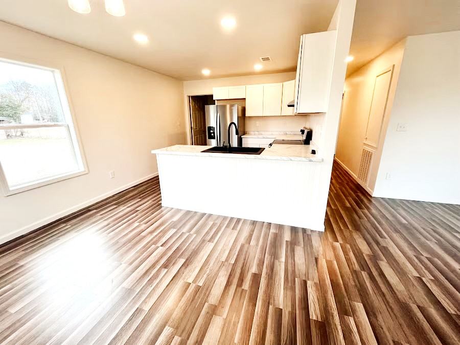 2430 College St - Photo 3 of 17