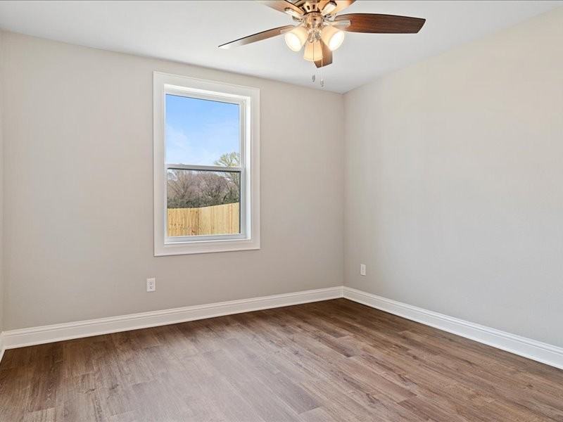 19139 Seneca Dr - Photo 3 of 11