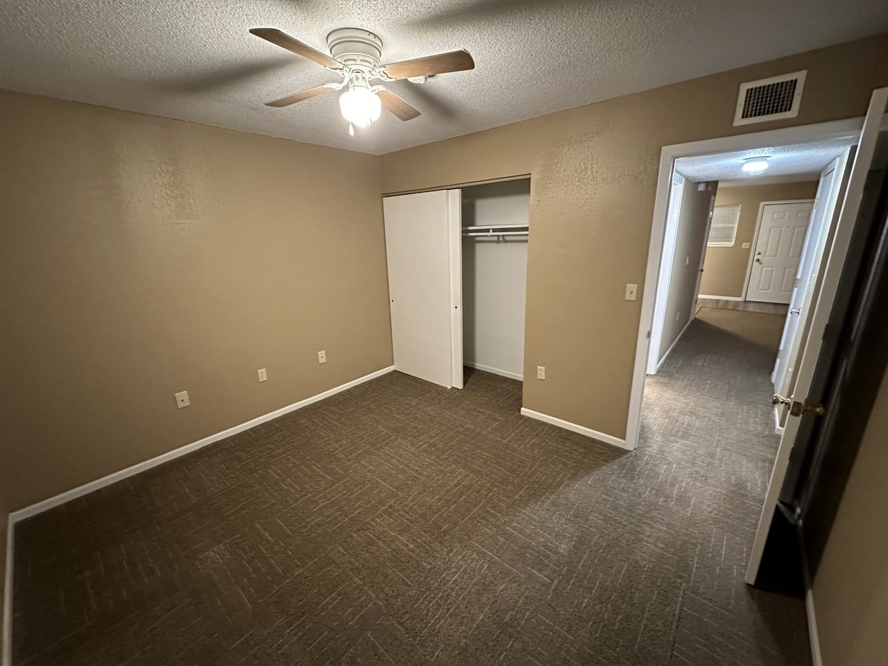 1540 W 14th St - Photo 2 of 8