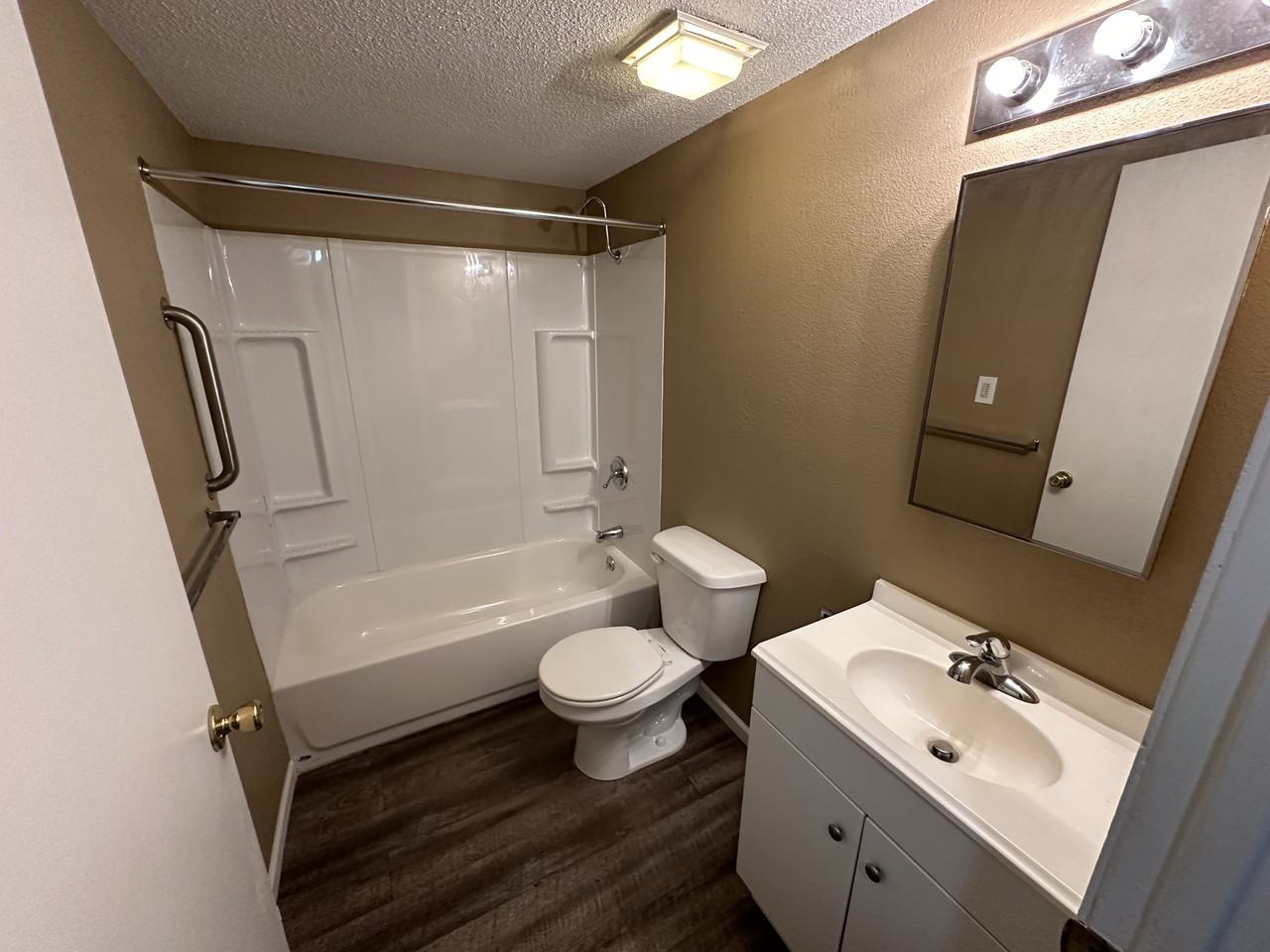 1540 W 14th St - Photo 5 of 8