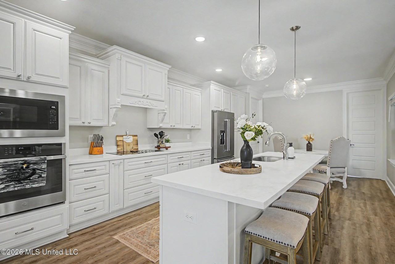 6812 Enclave Ln - Photo 4 of 37