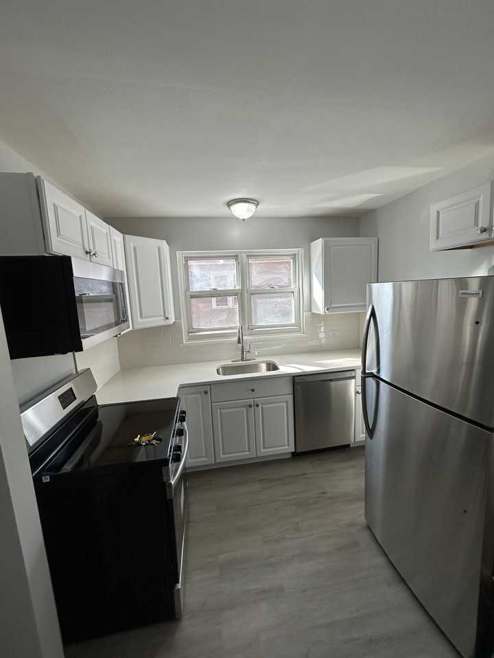 877 Farmington Ave #879-204 - Photo 2 of 14