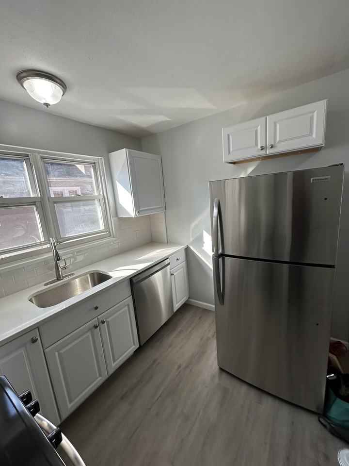 877 Farmington Ave #879-204 - Photo 4 of 14