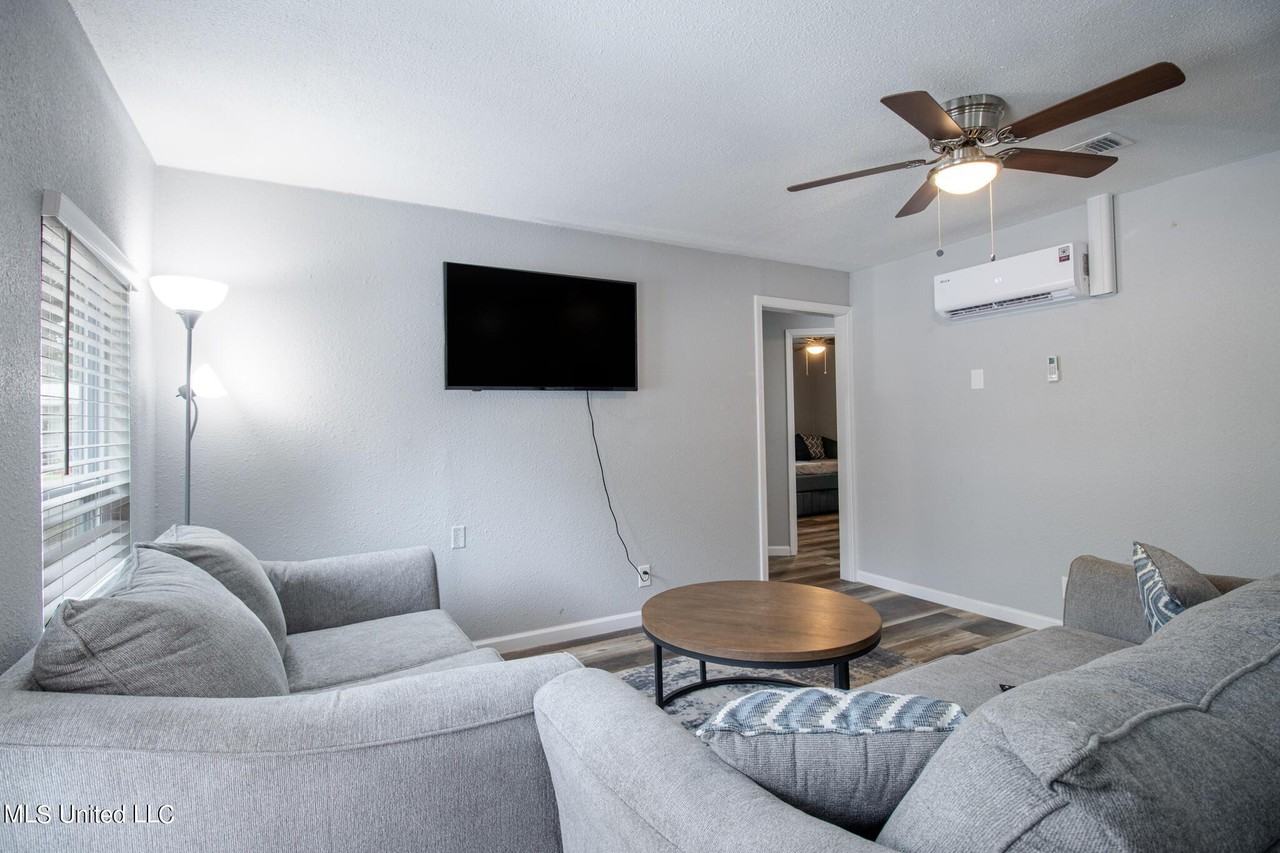 226 Milray Ln - Photo 5 of 19