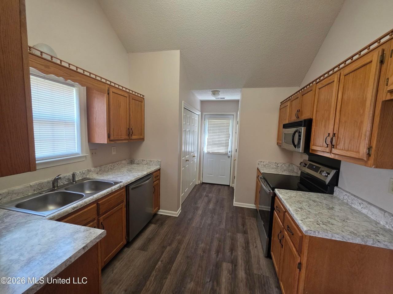 295 Garden Walk S - Photo 2 of 10
