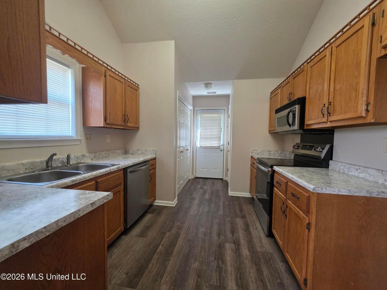 295 Garden Walk S - Photo 3 of 10