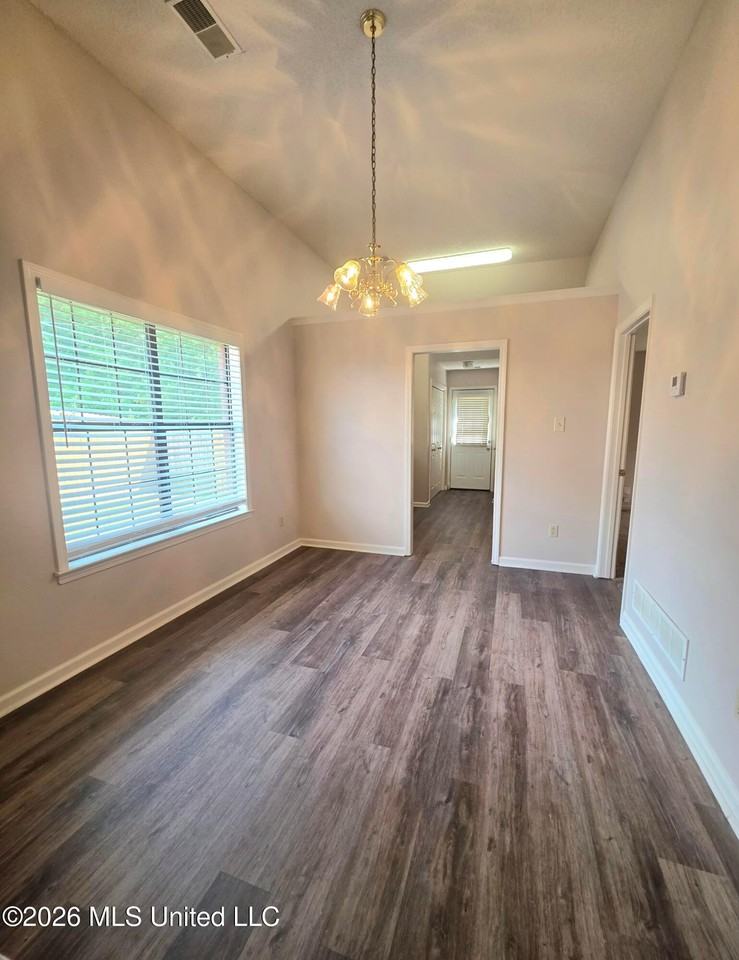 295 Garden Walk S - Photo 4 of 10