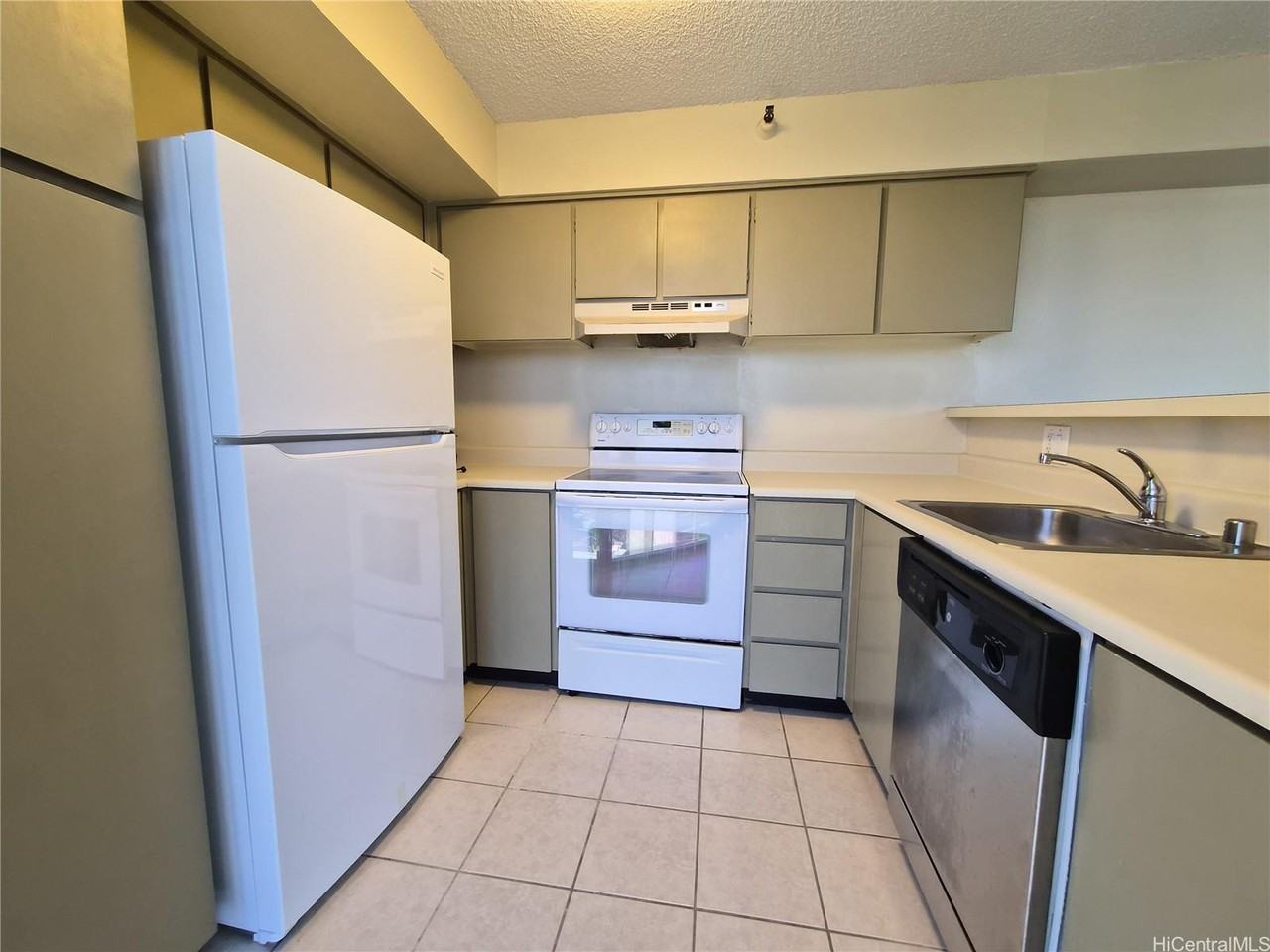 930 Kaheka St #2605 - Photo 3 of 17