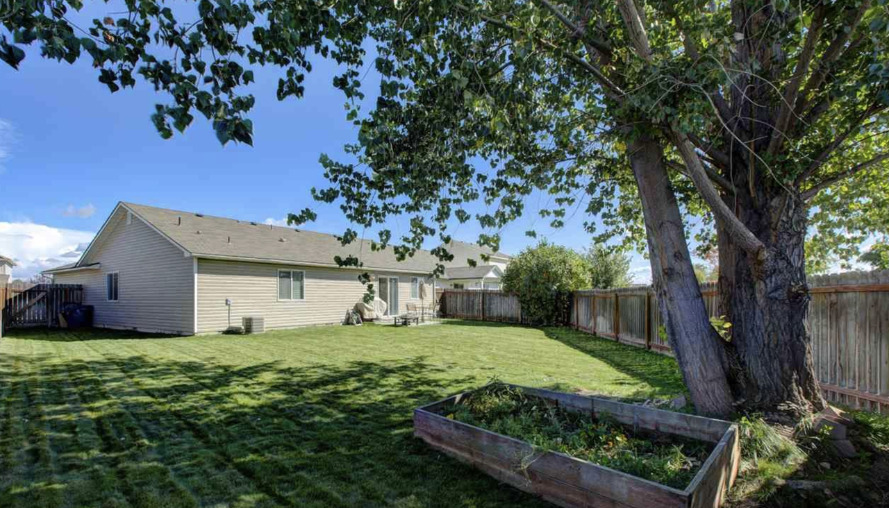 17965 Monarch Way - Photo 2 of 2