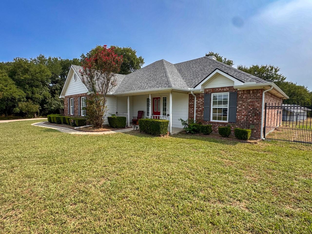5662 Pamela Ct - Photo 2 of 25