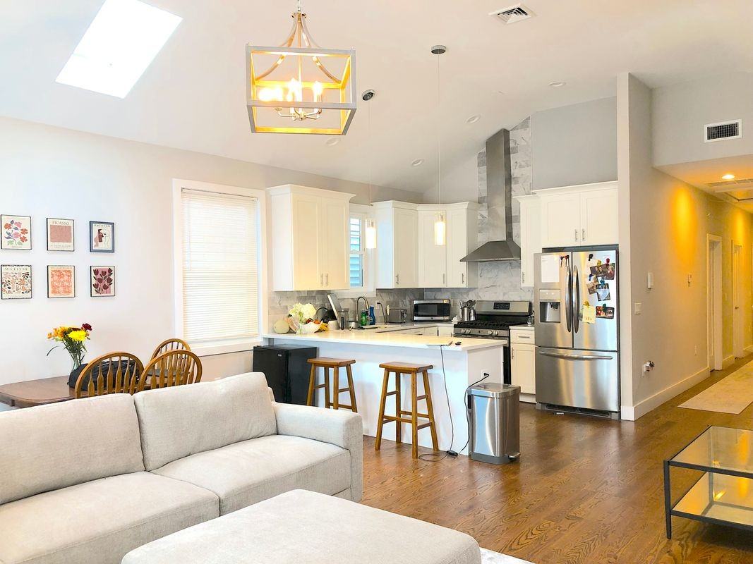 268 Griffith St - Photo 3 of 9