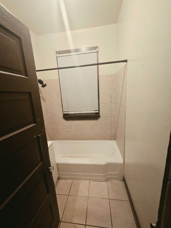 725 W 69th St - Photo 4 of 8