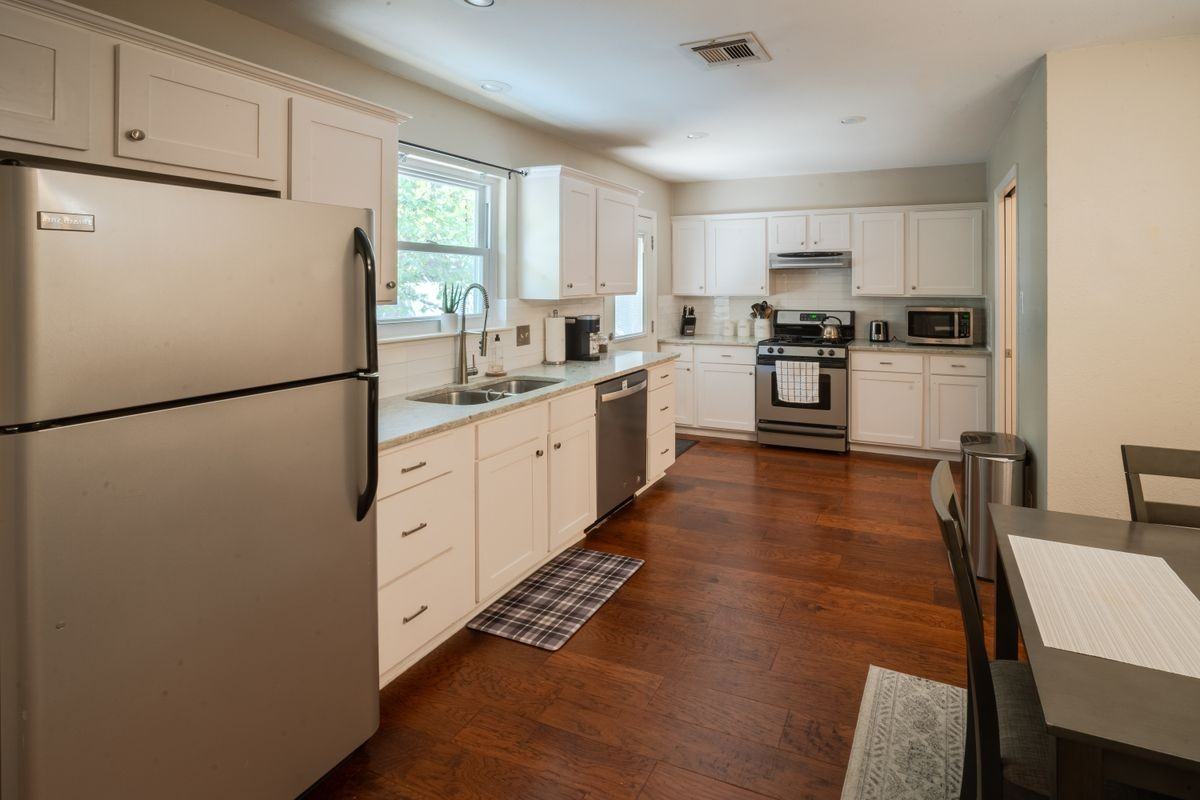 7402 Bucknell Dr - Photo 7 of 35