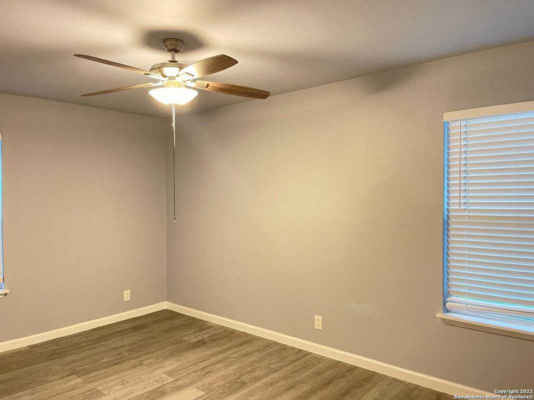 9007 Yett Ave - Photo 3 of 12