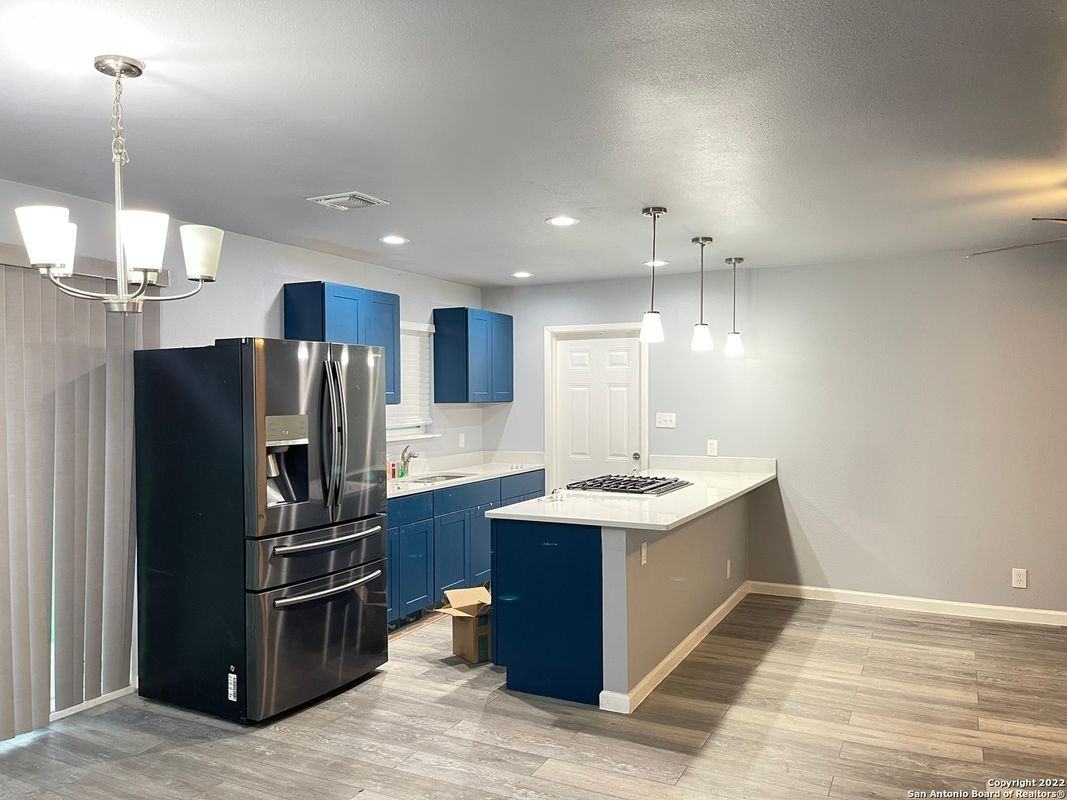 9007 Yett Ave - Photo 4 of 12