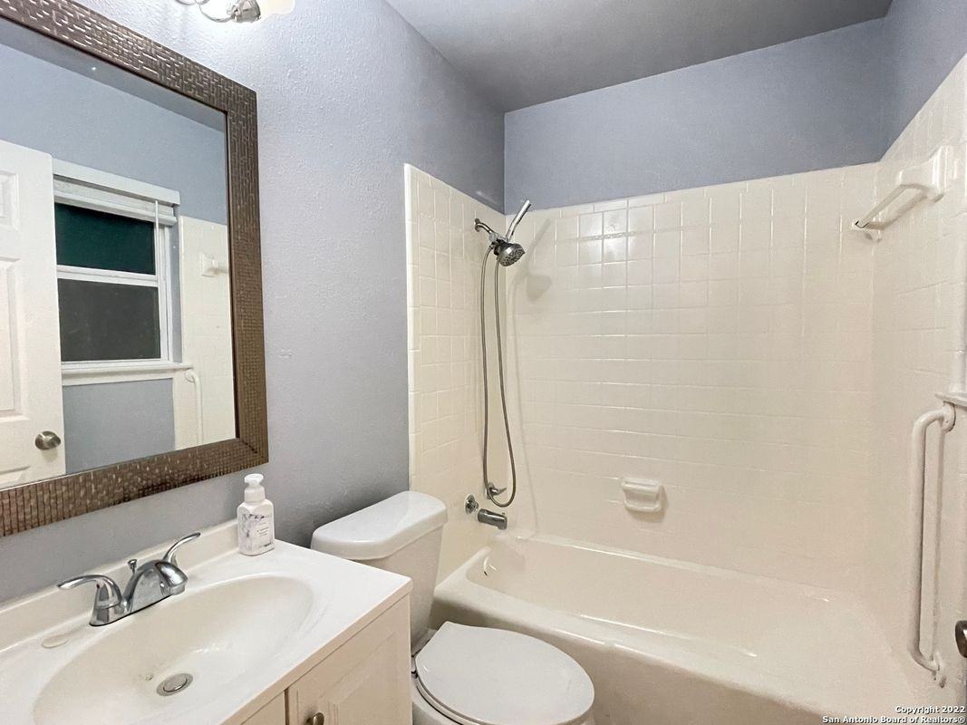 9007 Yett Ave - Photo 5 of 12