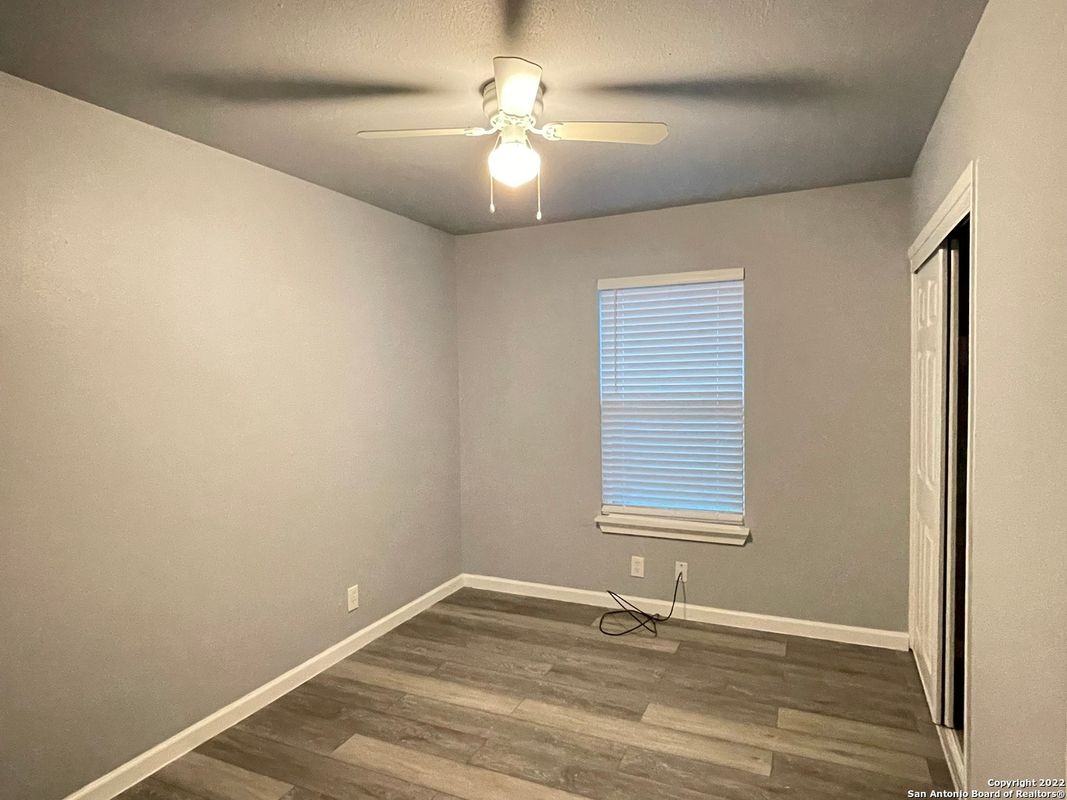 9007 Yett Ave - Photo 6 of 12