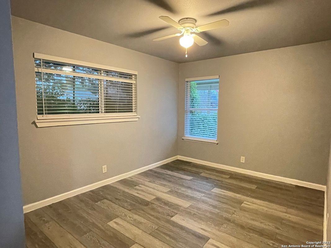 9007 Yett Ave - Photo 7 of 12