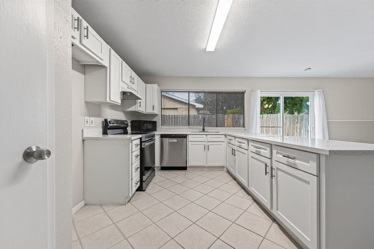 22803 Carter Moir Ln - Photo 3 of 10
