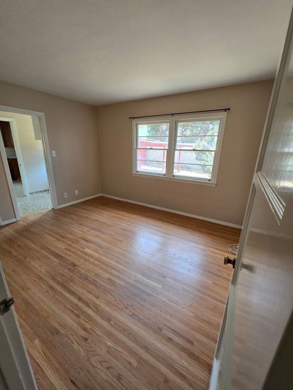 4934 Luther St - Photo 5 of 15
