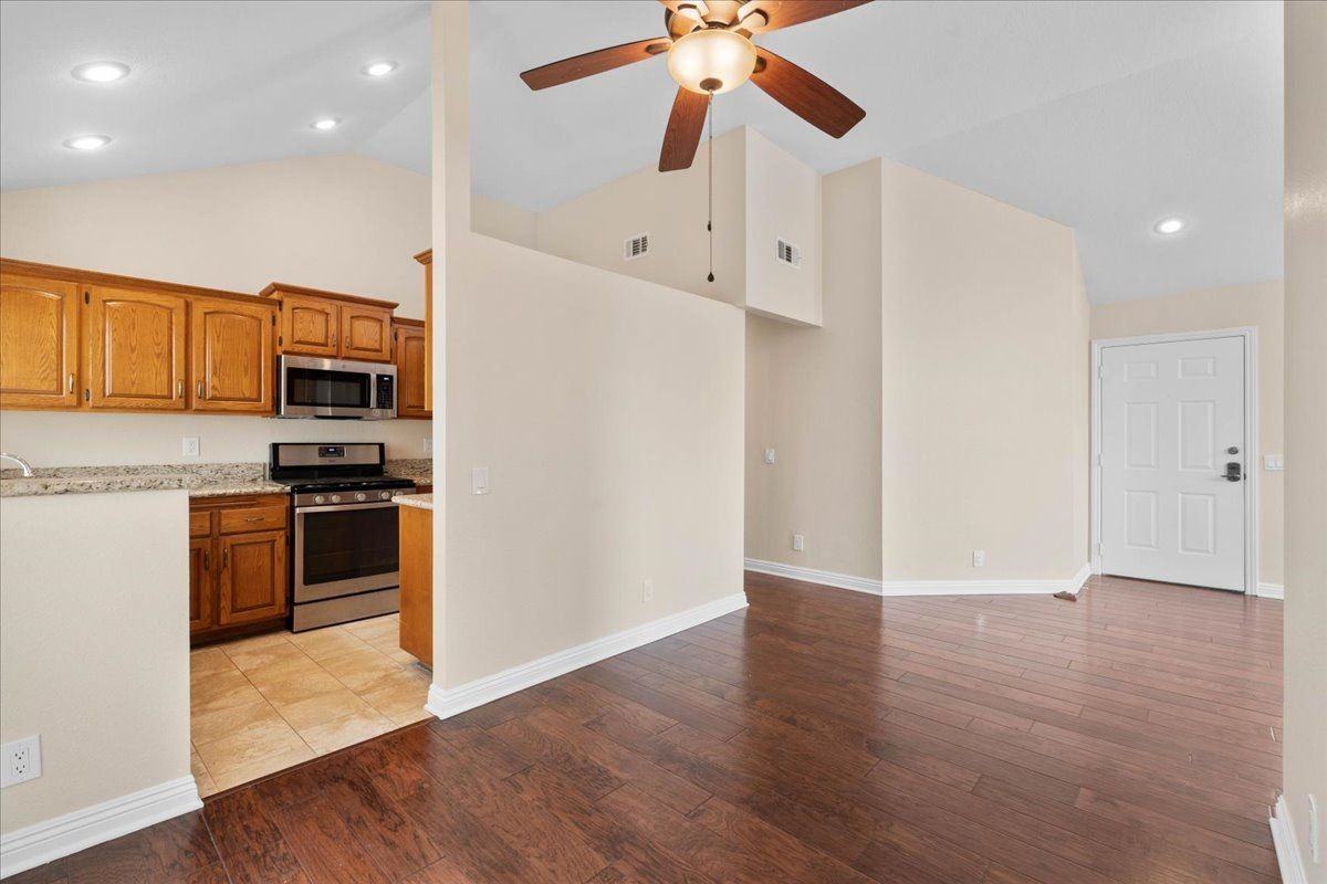 6642 Brighton Pl - Photo 6 of 28