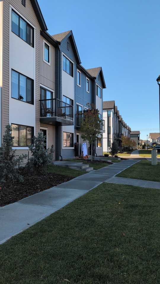 2035 Chalmers Way SW - Photo 2 of 43