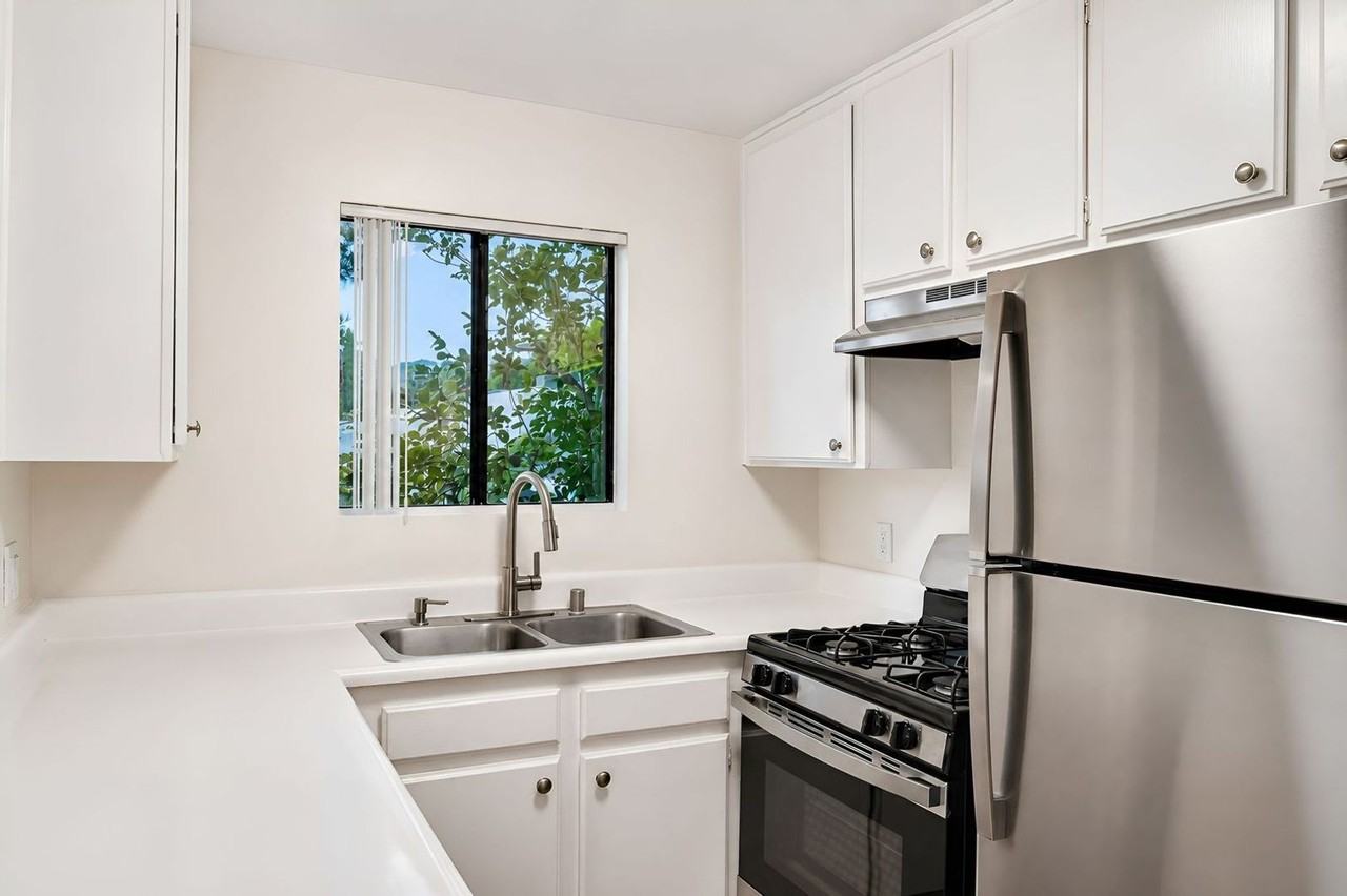 Orange Luxury Investments LLC - Photo 3 of 50