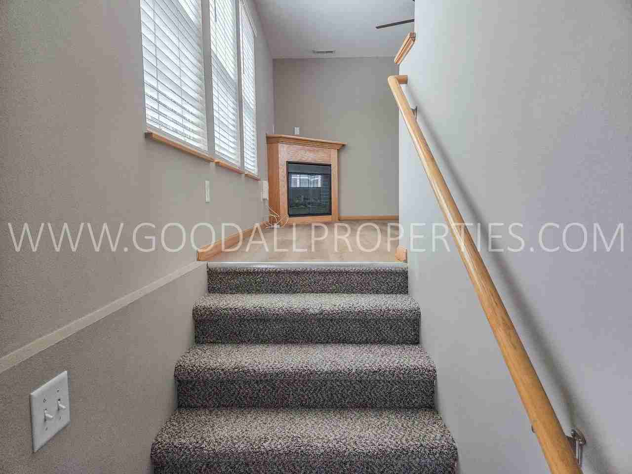 15221 Alpine Dr - Photo 2 of 17